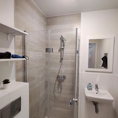 Plaza ゲストハウス 3*